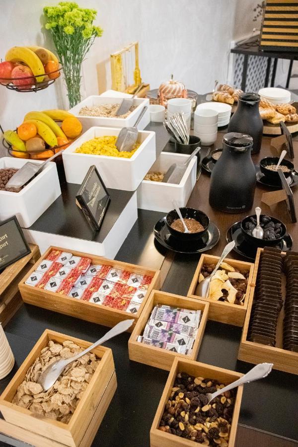 Hotel Capital With Private Wellness ニトラ エクステリア 写真