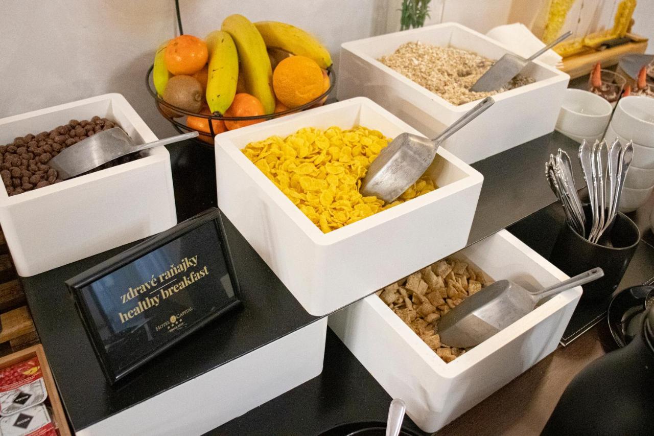 Hotel Capital With Private Wellness ニトラ エクステリア 写真