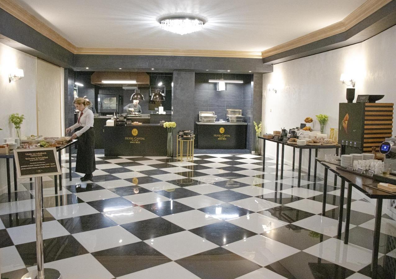 Hotel Capital With Private Wellness ニトラ エクステリア 写真