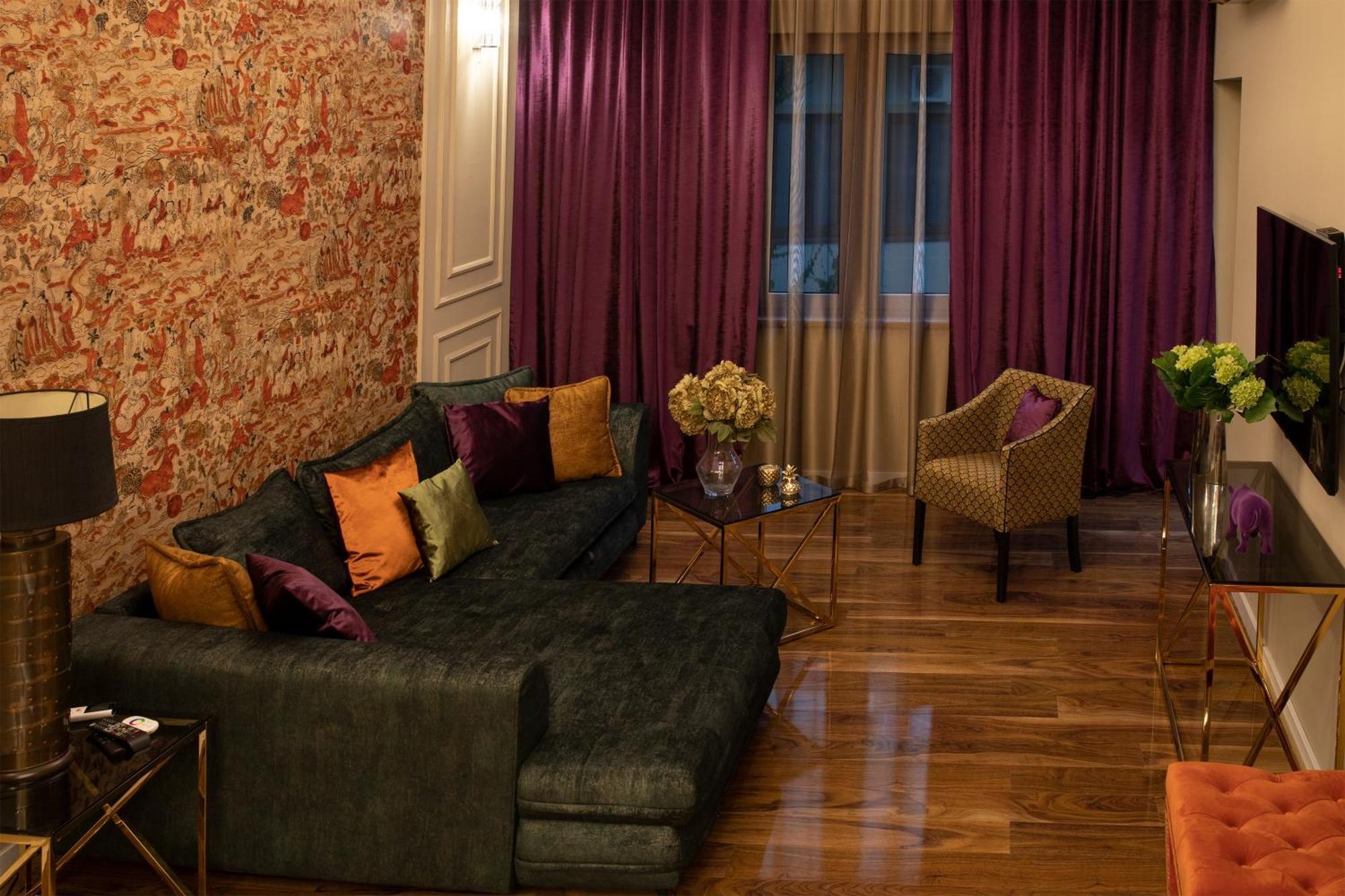 Hotel Capital With Private Wellness ニトラ エクステリア 写真