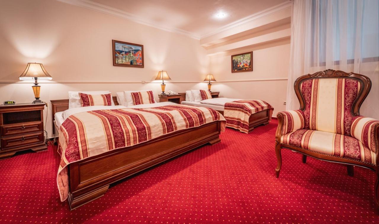 Hotel Capital With Private Wellness ニトラ エクステリア 写真