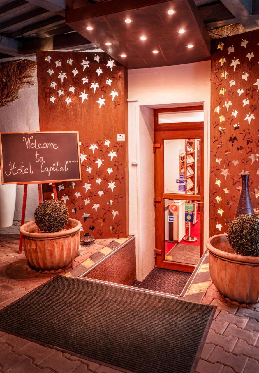Hotel Capital With Private Wellness ニトラ エクステリア 写真
