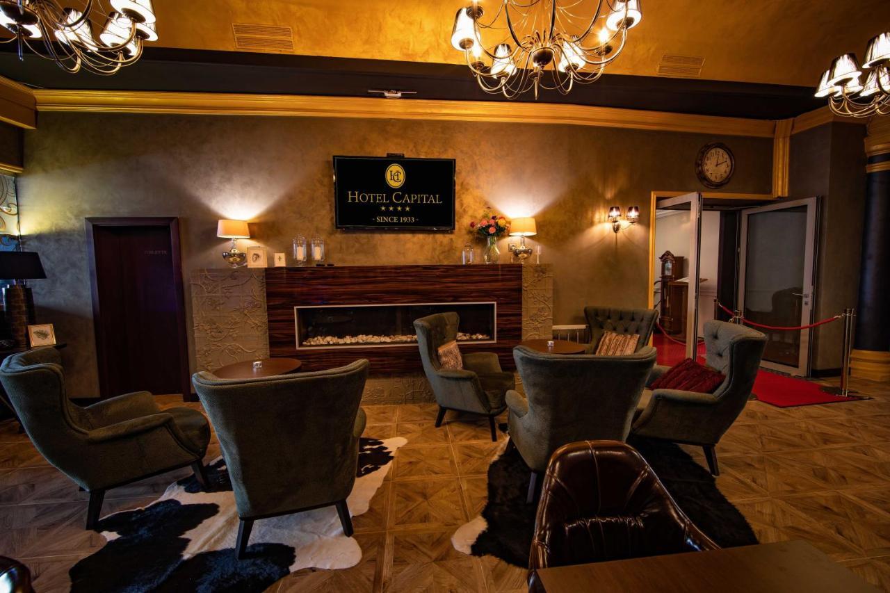 Hotel Capital With Private Wellness ニトラ エクステリア 写真